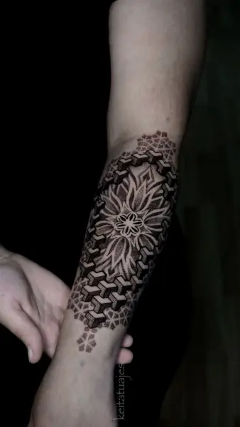 Tatuaje fine line realizado en Studio X Project