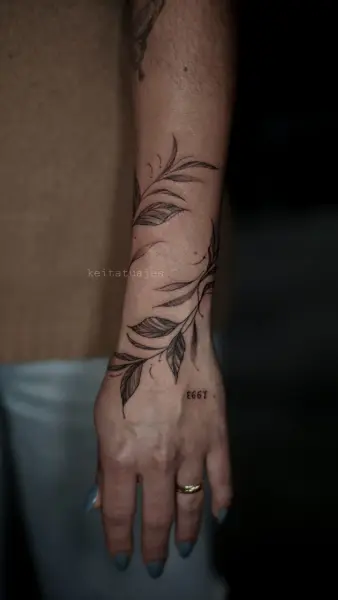 Tatuaje fine line realizado en Studio X Project