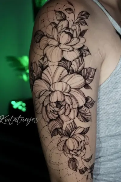 Tatuaje fine line realizado en Studio X Project